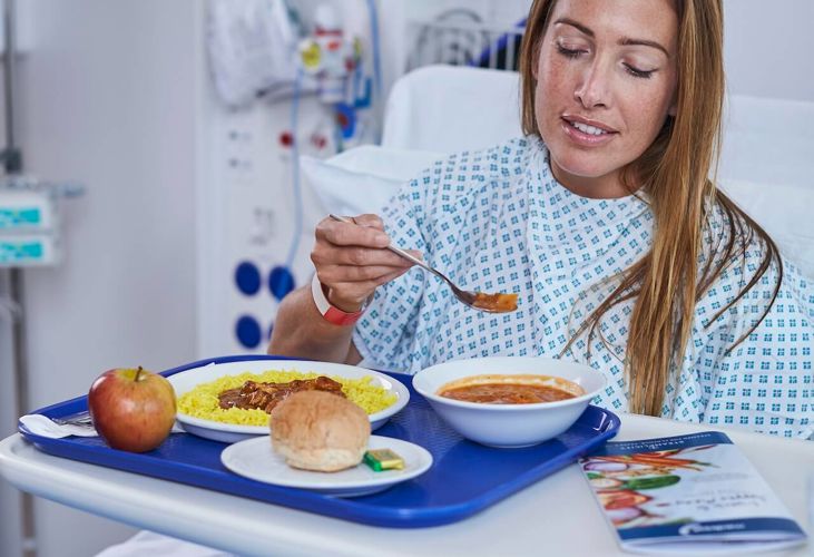 Med Uclh Patient Eating Dinner In Bed 02