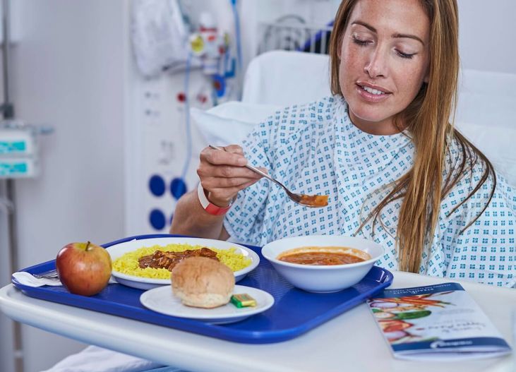 Med Uclh Patient Eating Dinner In Bed 02